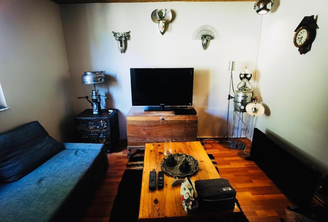 Kaleici Oezel Muestakil Bahceli Villa Antalya